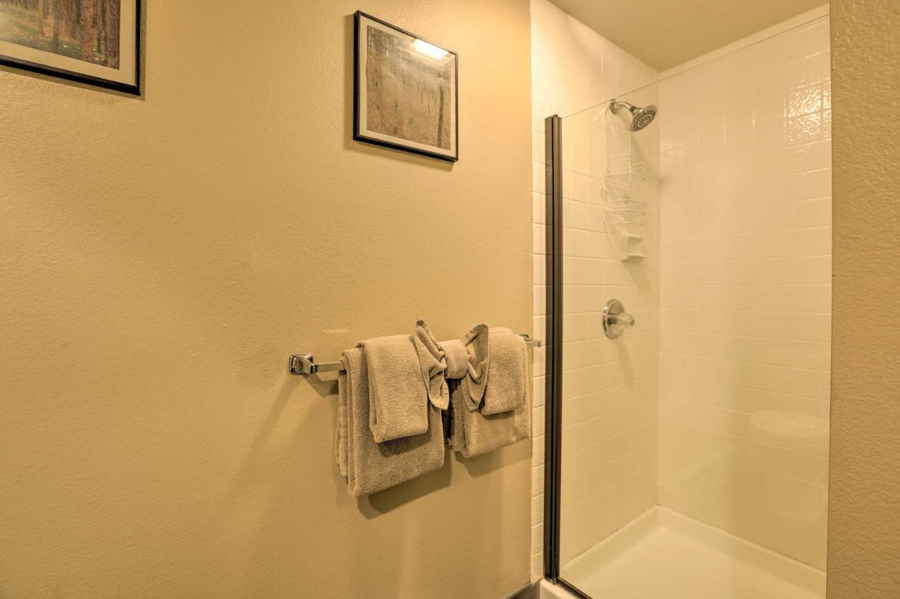 Corner-Unit Condo With Grill Walk To Lake Tahoe! Incline Village Luaran gambar